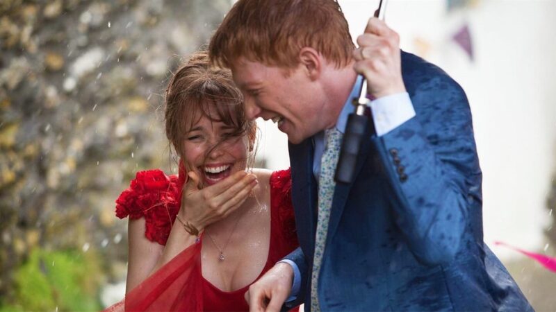 Cena do filme Questão de Tempo - Domhnall Gleeson e Rachel McAdams