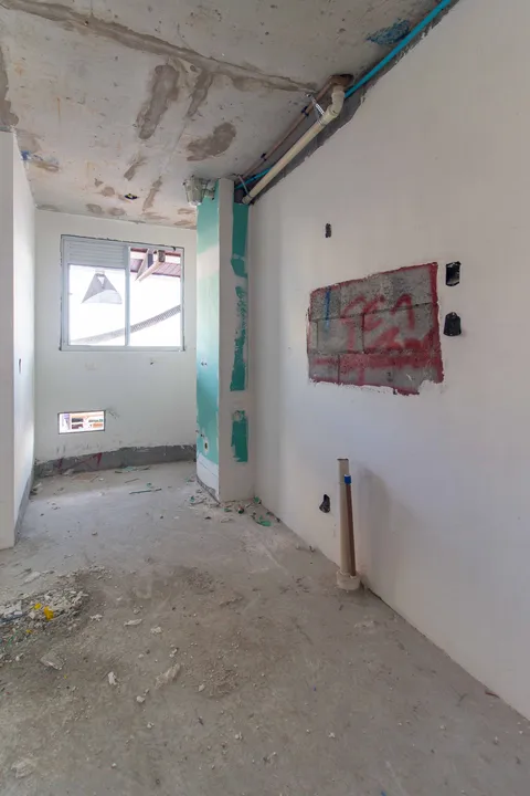 Interior em fase de estrutura