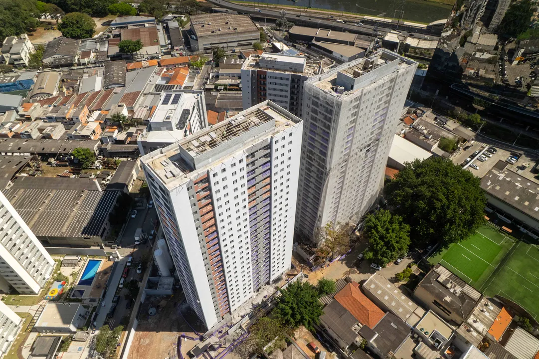 Vista aérea da fachada das torres em construção