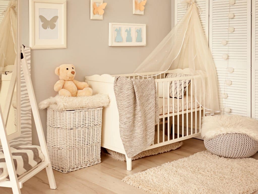 Como fazer uma decoração de quarto para bebê linda sem gastar muito