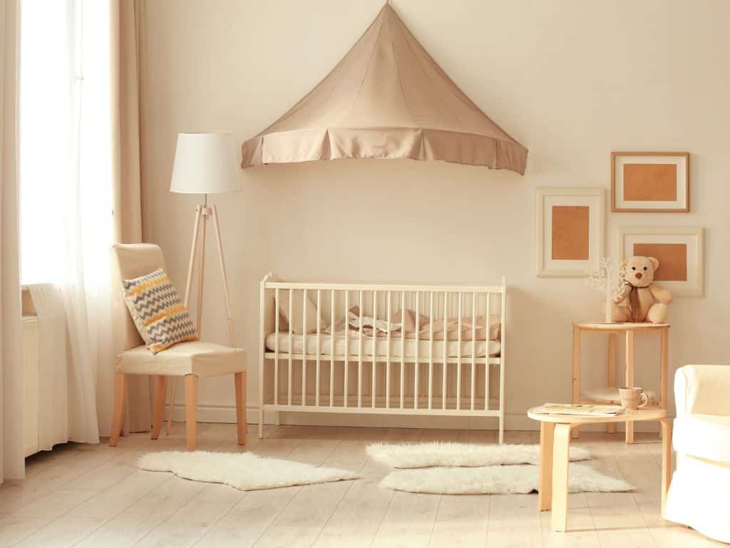 Como fazer uma decoração de quarto para bebê linda sem gastar muito